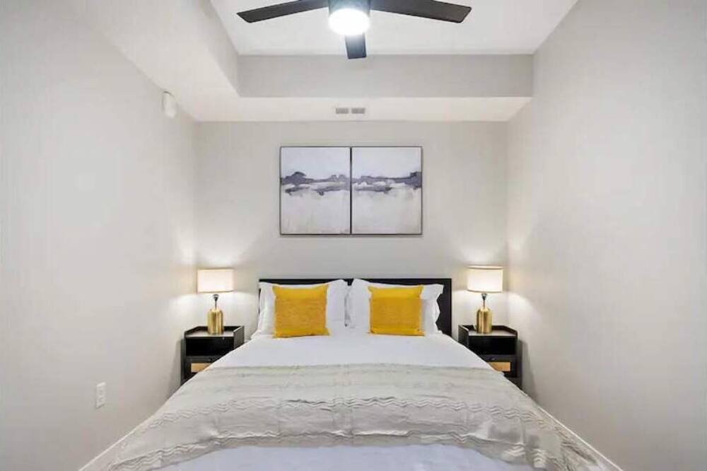 St. Anthony West Apartment | 1BD with Gym & Free Parking By Target Field, Pet Friendly