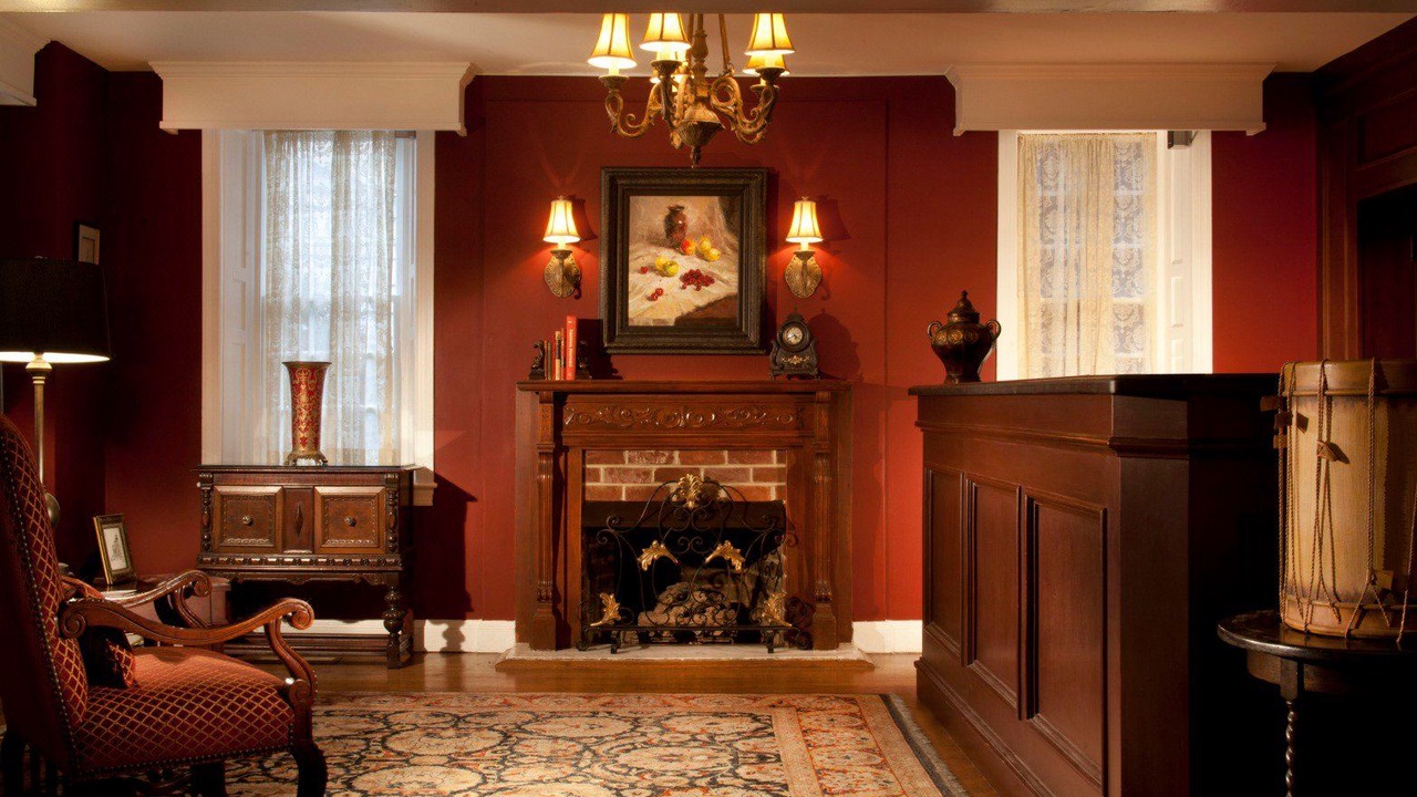 Photo of Livingroom in Historic District