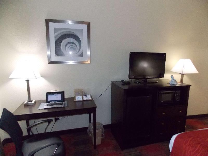Photo of Livingroom in West Springfield