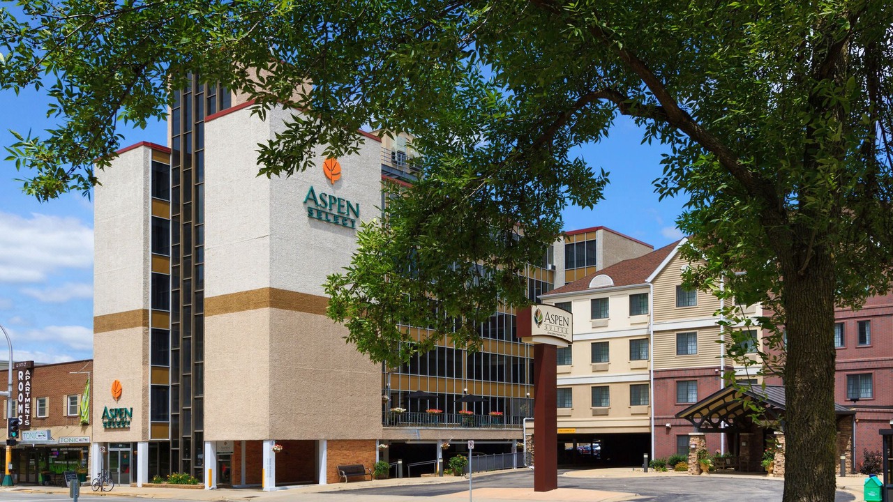 Photo of Buildings in Kutzky Park