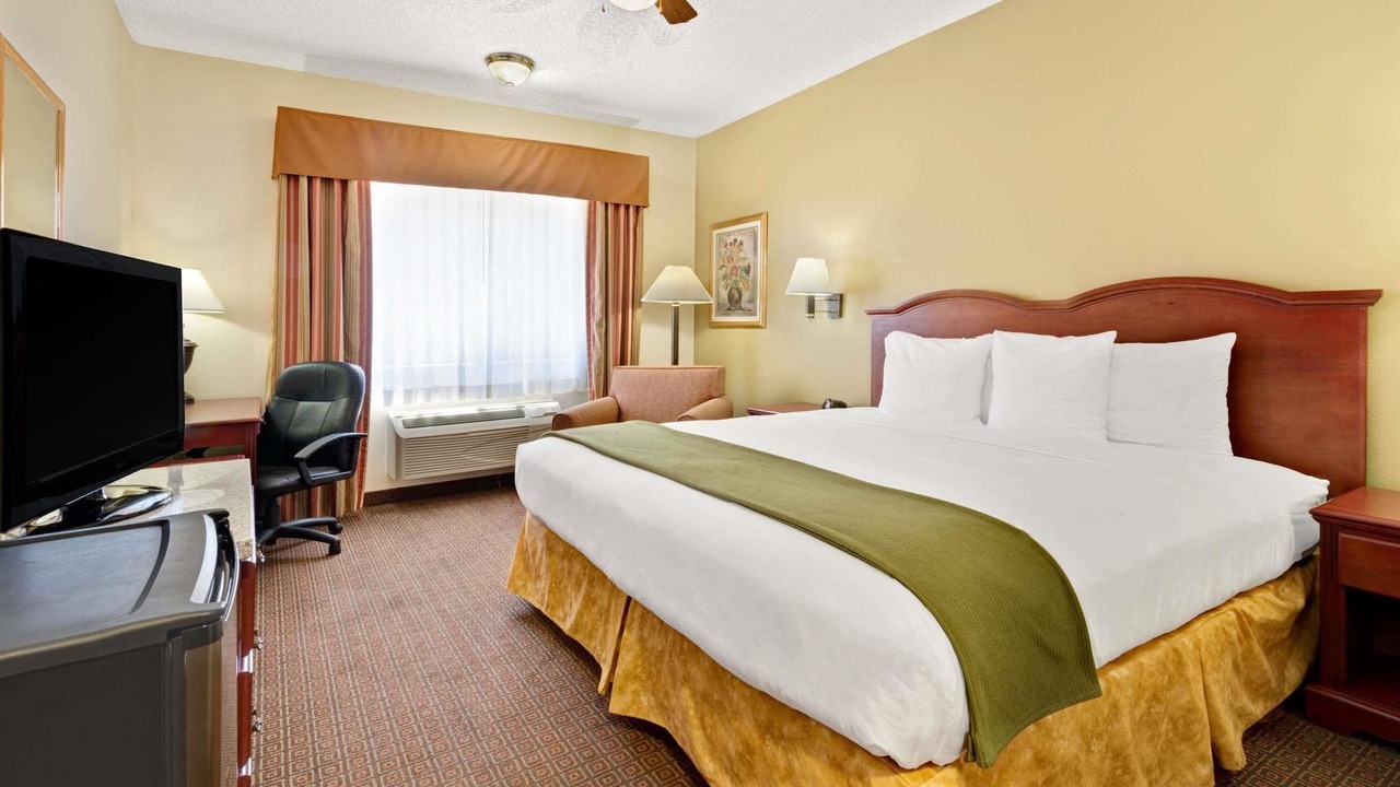 Photo of Bedroom in Bernalillo