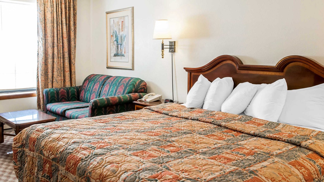 Photo of Bedroom in Eagle Nest