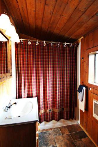 Photo of Bathroom in Red River