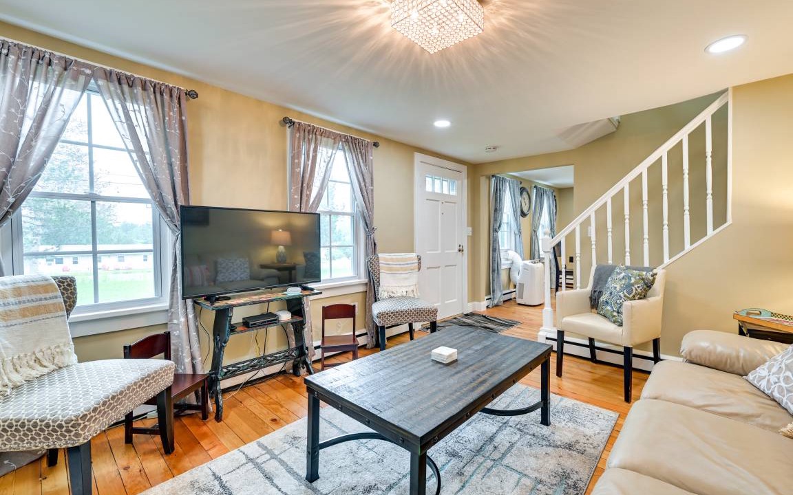 Photo of Livingroom in Oak Hill