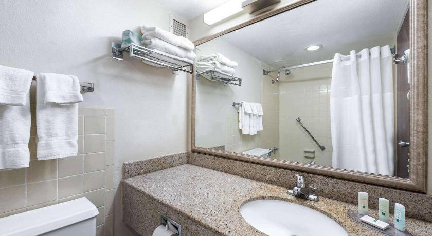 Photo of Bathroom in Albert Lea