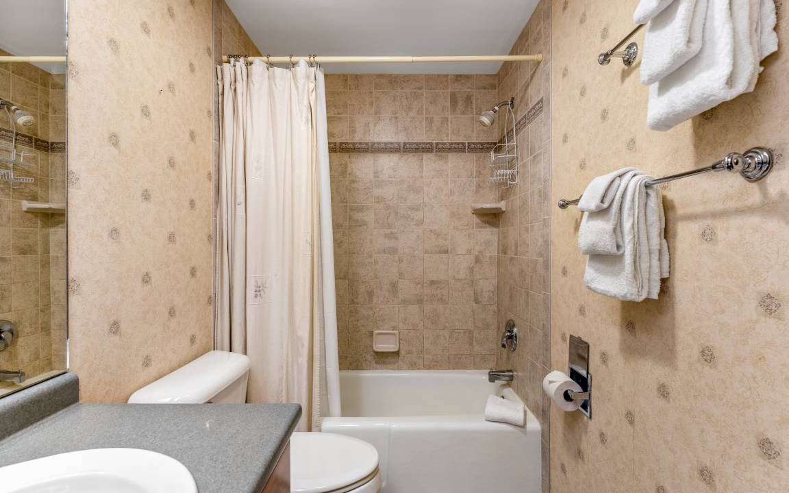 Photo of Bathroom in Warren