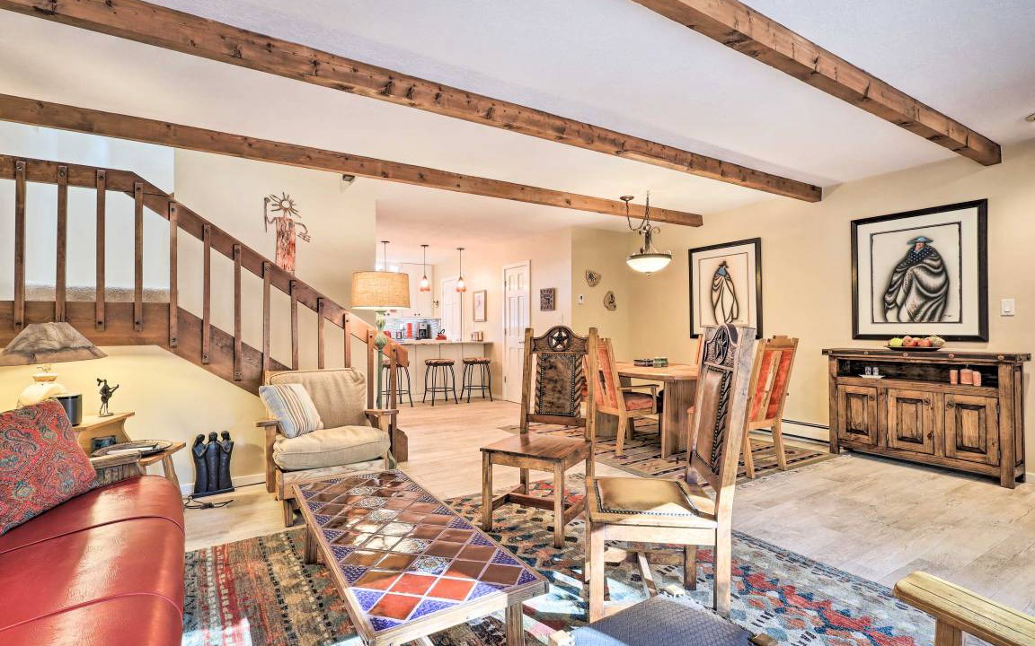 Photo of Livingroom in Northeast Santa Fe