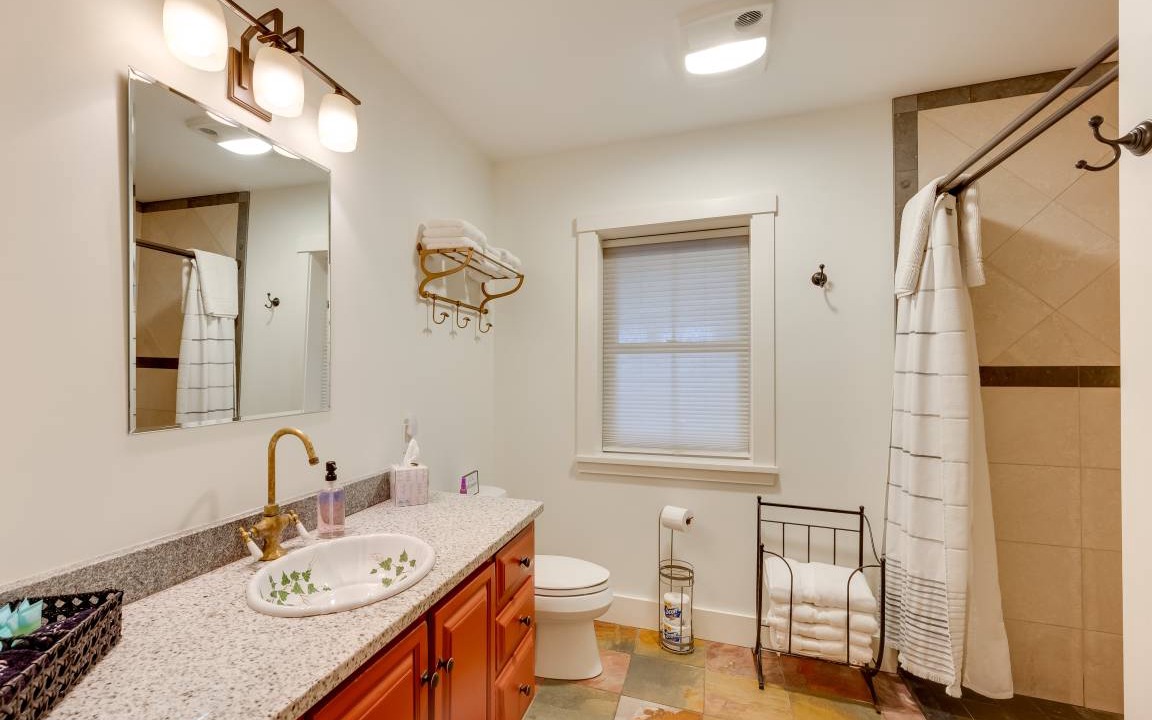 Photo of Bathroom in Hardwick