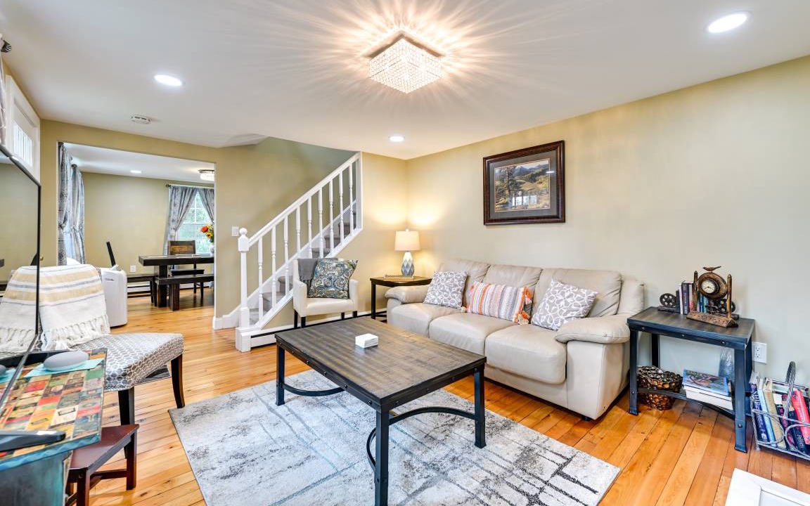 Photo of Livingroom in Oak Hill