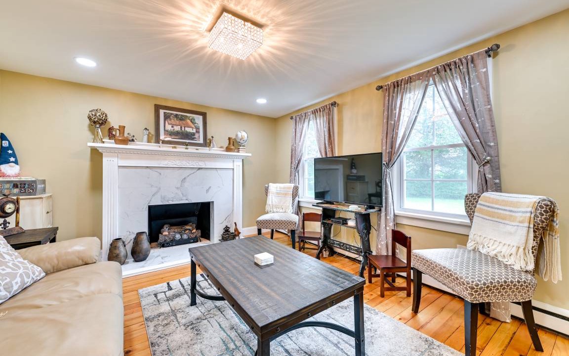 Photo of Livingroom in Oak Hill