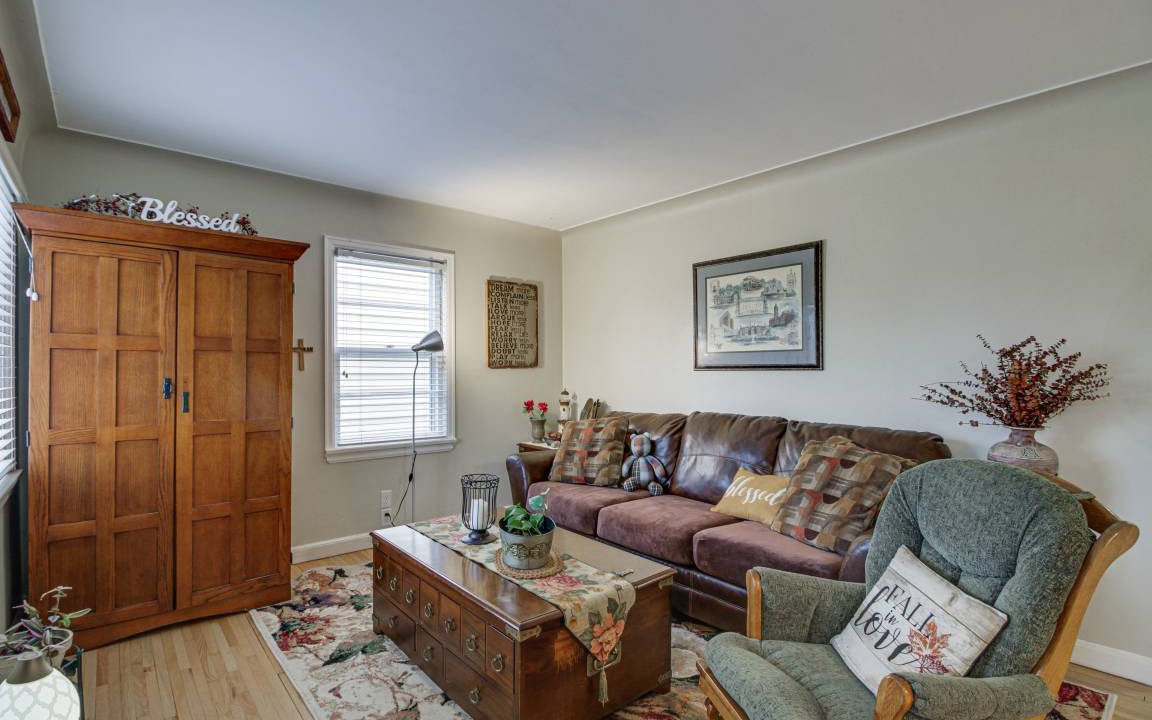 Photo of Livingroom in Lakeside - Lester Park