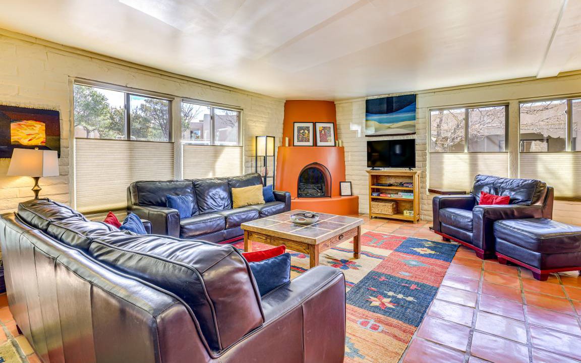 Photo of Livingroom in Northeast Santa Fe