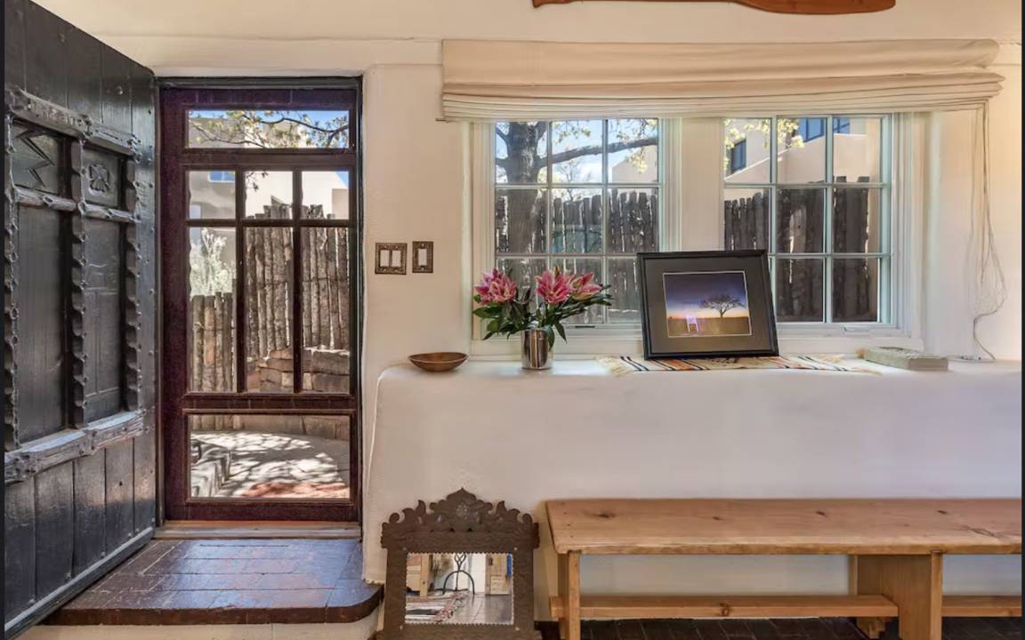 Photo of Livingroom in Historic Eastside