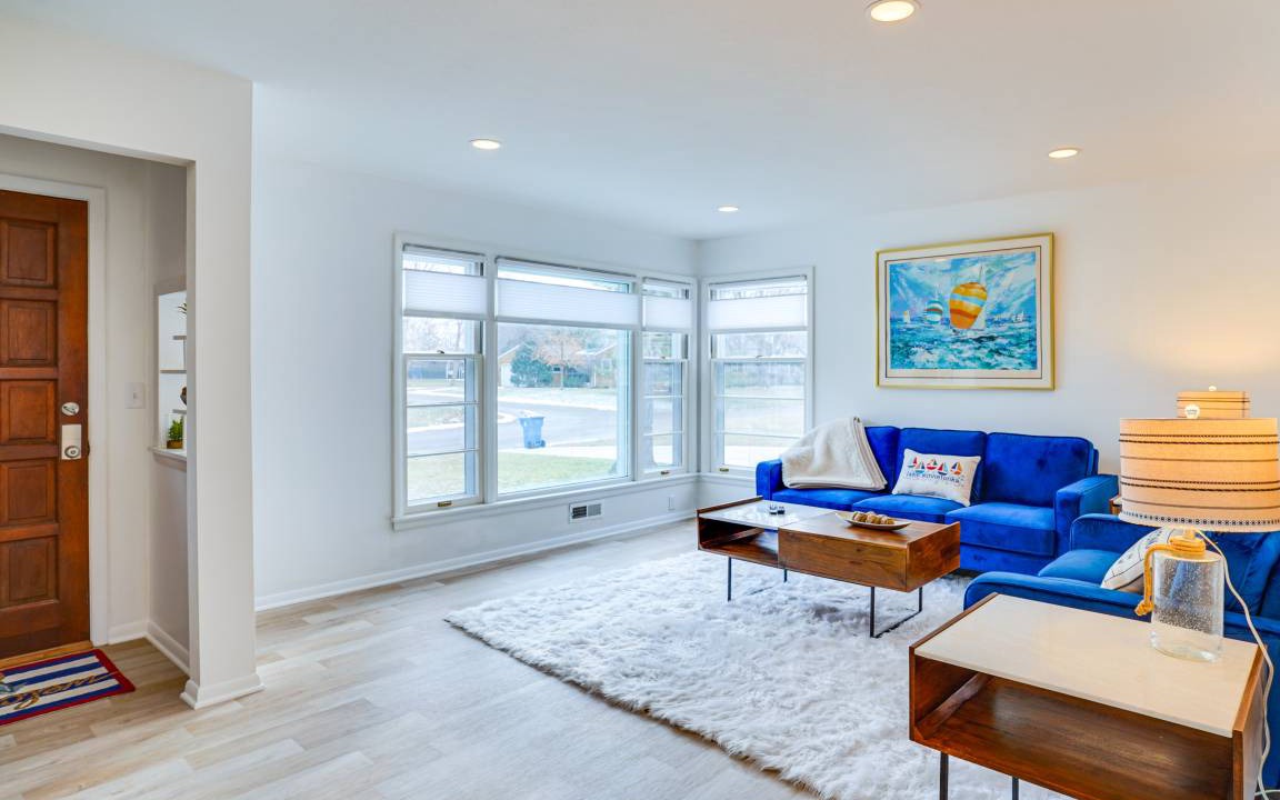 Photo of Livingroom in Deephaven