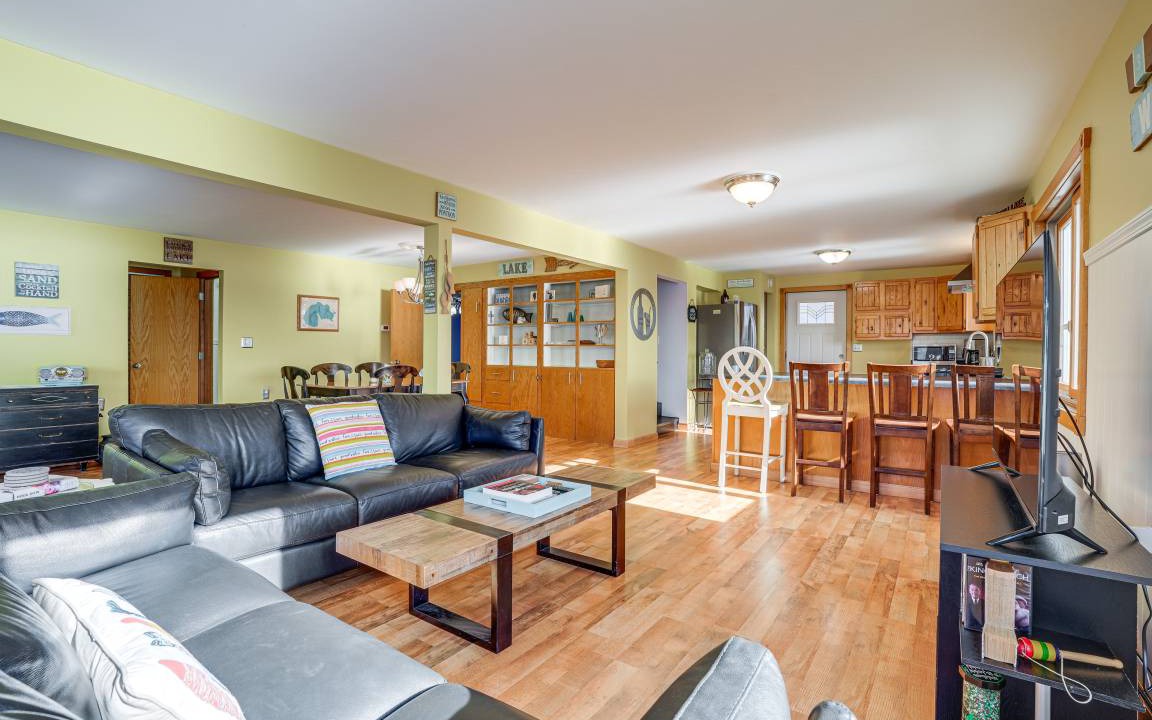 Photo of Livingroom in Delton
