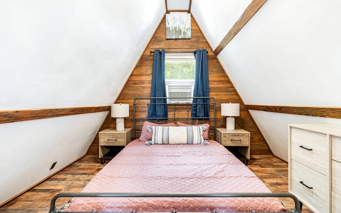 Photo of Bedroom in Berkeley Springs