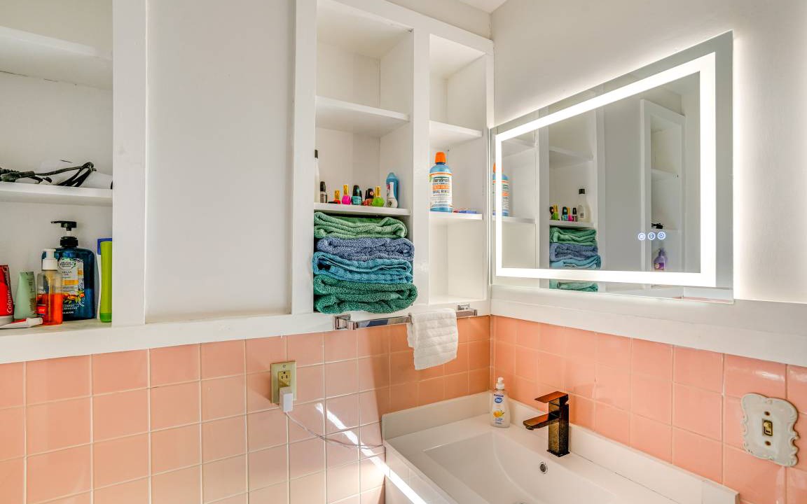Photo of Bathroom in Canaan