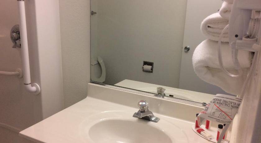 Photo of Bathroom in Raton