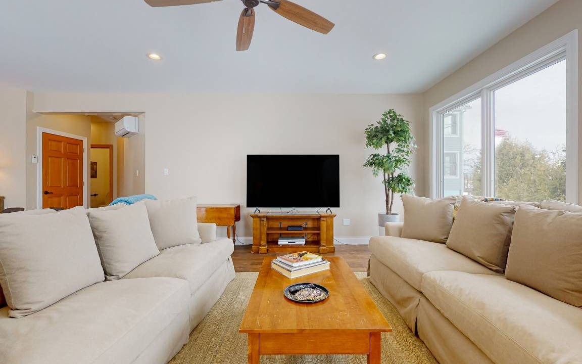 Photo of Livingroom in Malletts Bay