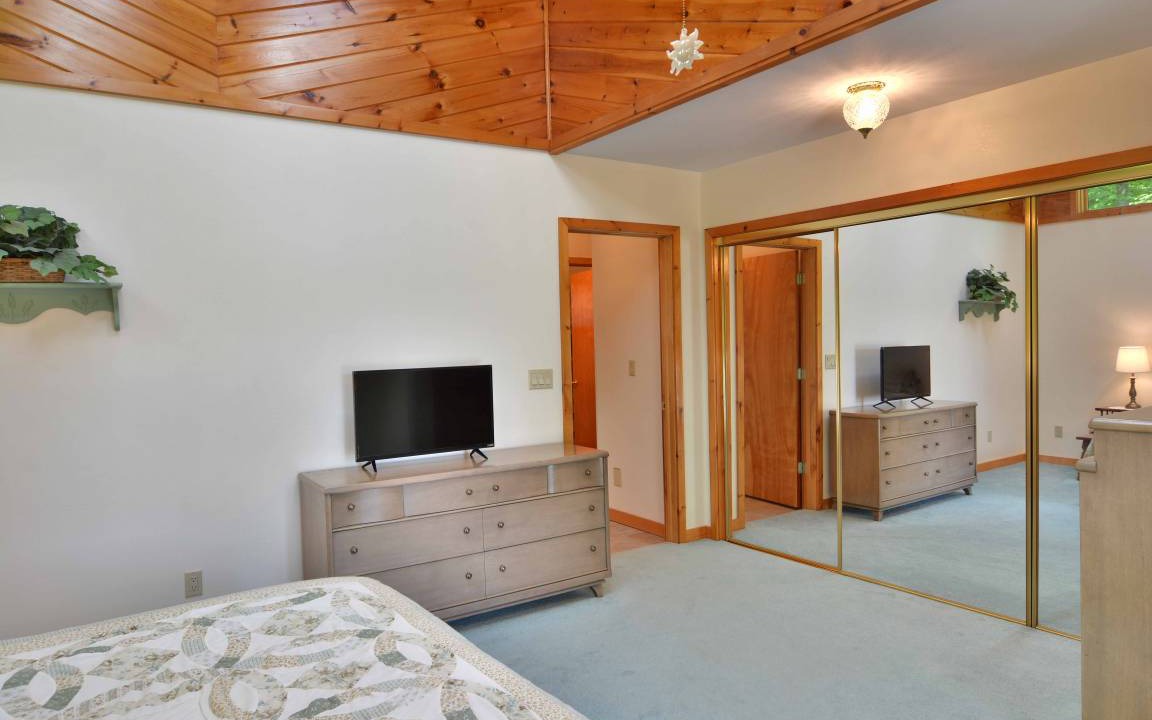 Photo of Bedroom in Cable