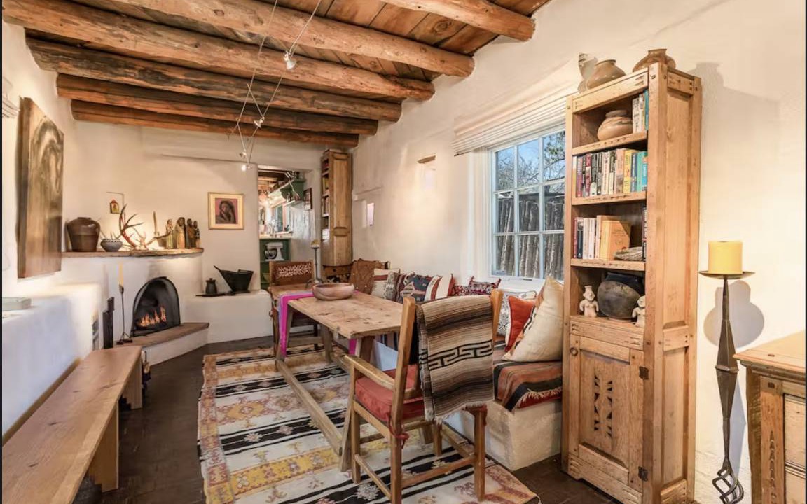 Photo of Livingroom in Historic Eastside