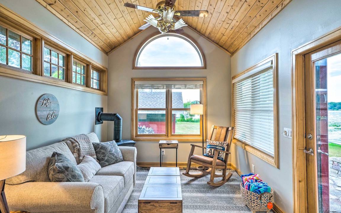 Photo of Livingroom in Mound