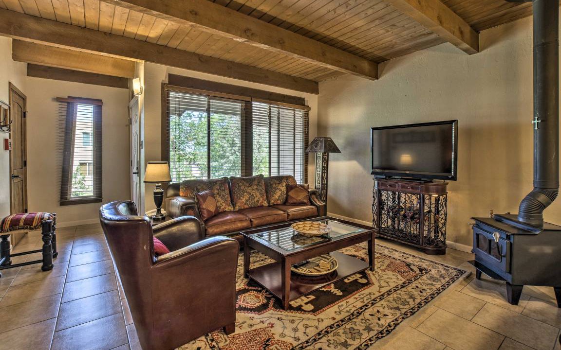 Photo of Livingroom in Northeast Santa Fe
