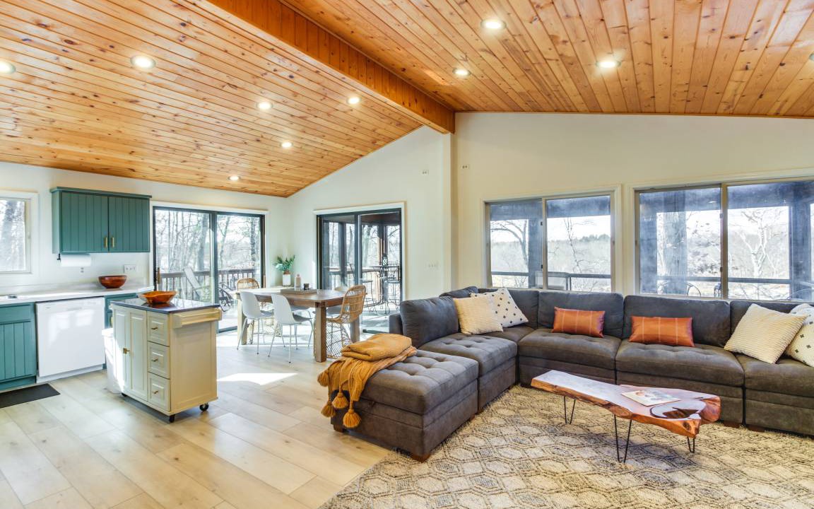Photo of Livingroom in Lake Shore