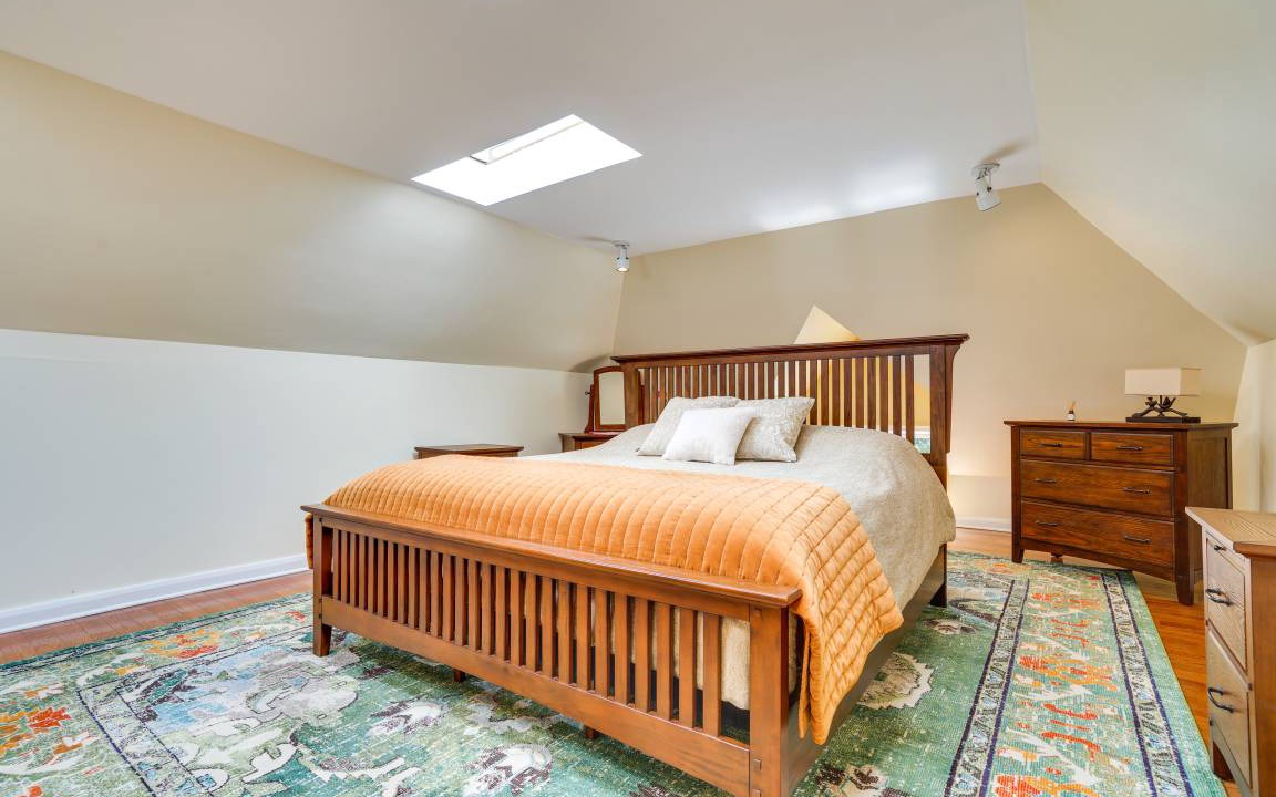 Photo of Bedroom in Summit - University