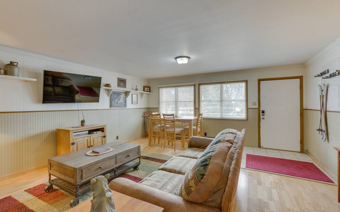 Photo of Livingroom in Red River
