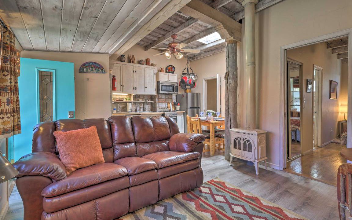 Photo of Livingroom in South Capitol