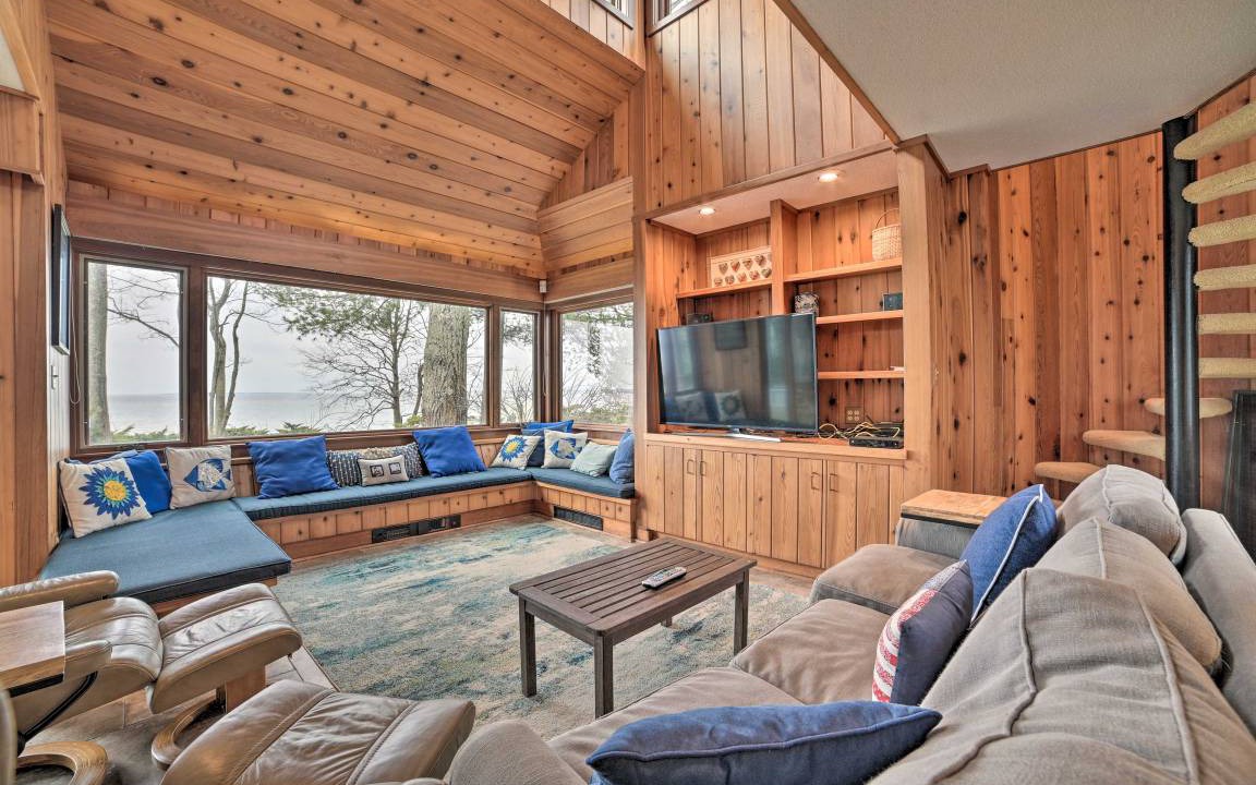 Photo of Livingroom in Lake Leelanau