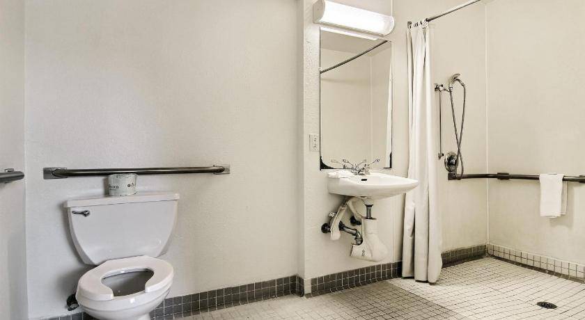 Photo of Bathroom in Raton