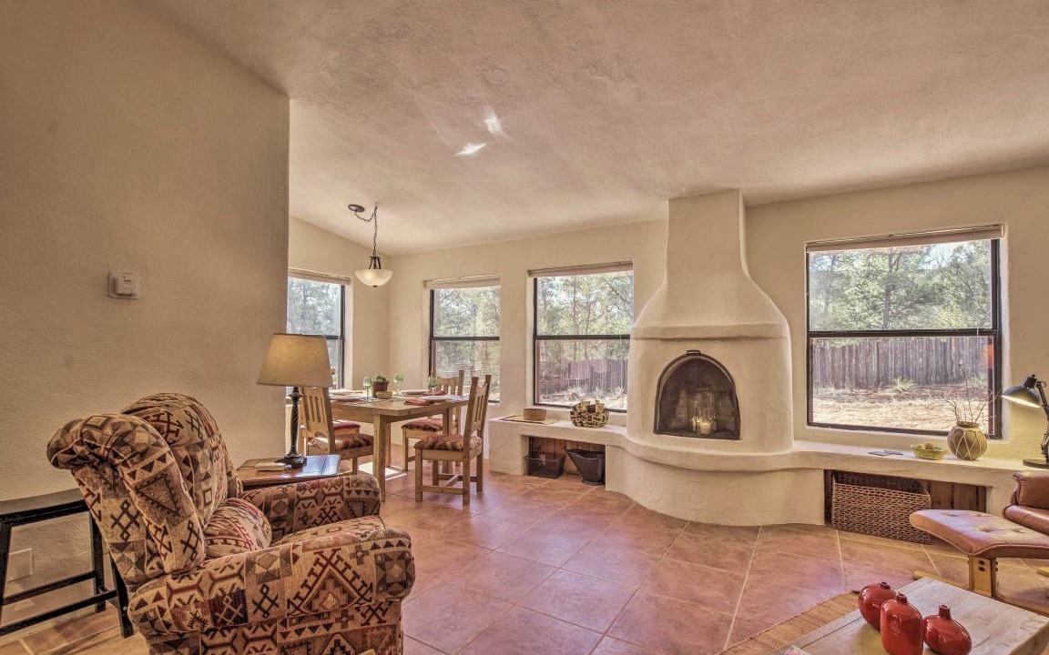 Photo of Livingroom in Rowe