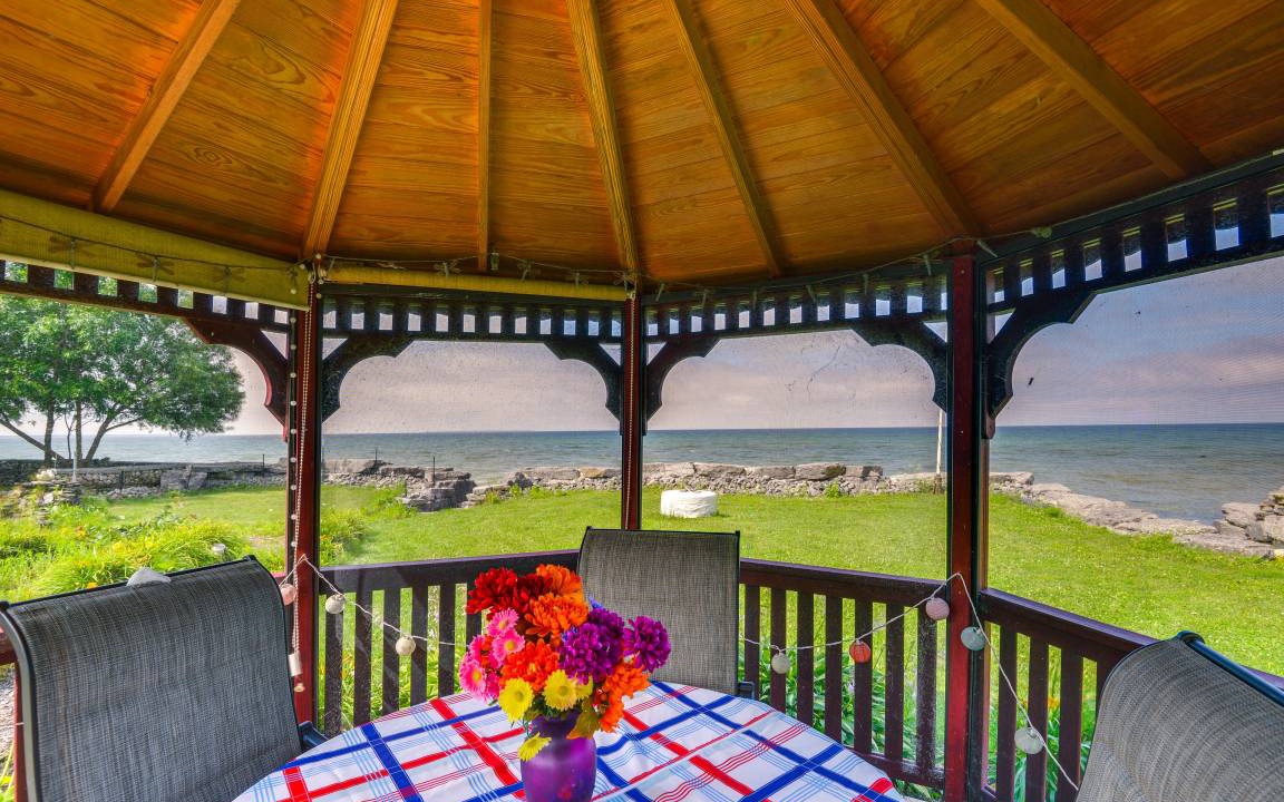 Photo of Patio Balcony in Three Mile Bay