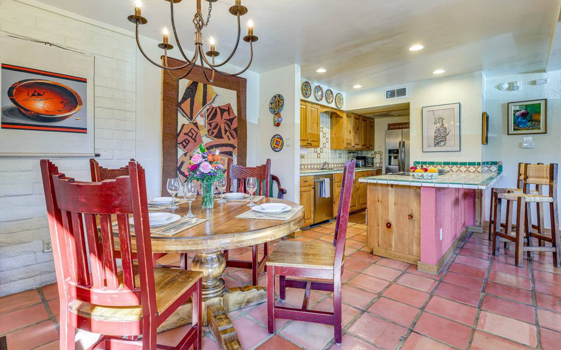 Photo of Livingroom in Northeast Santa Fe