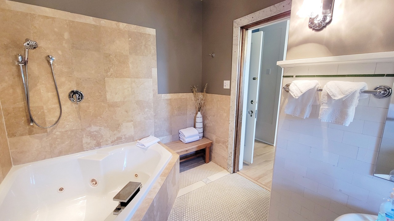 Photo of Bathroom in Endion