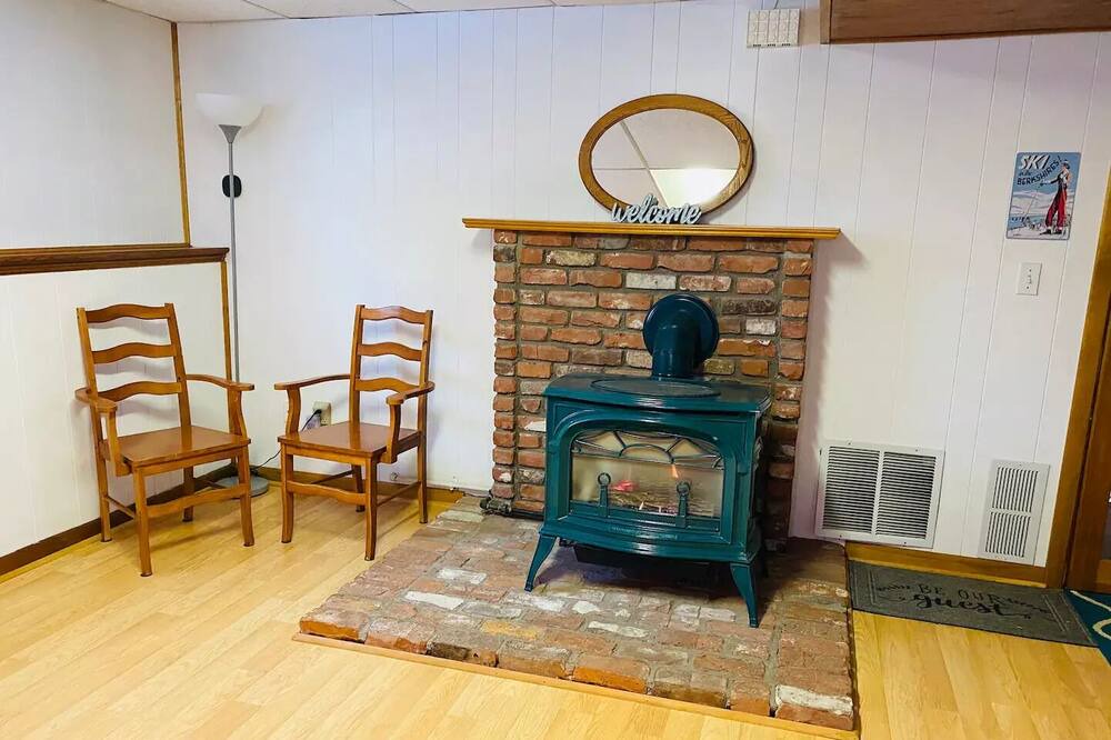 Photo of Bedroom in Lee