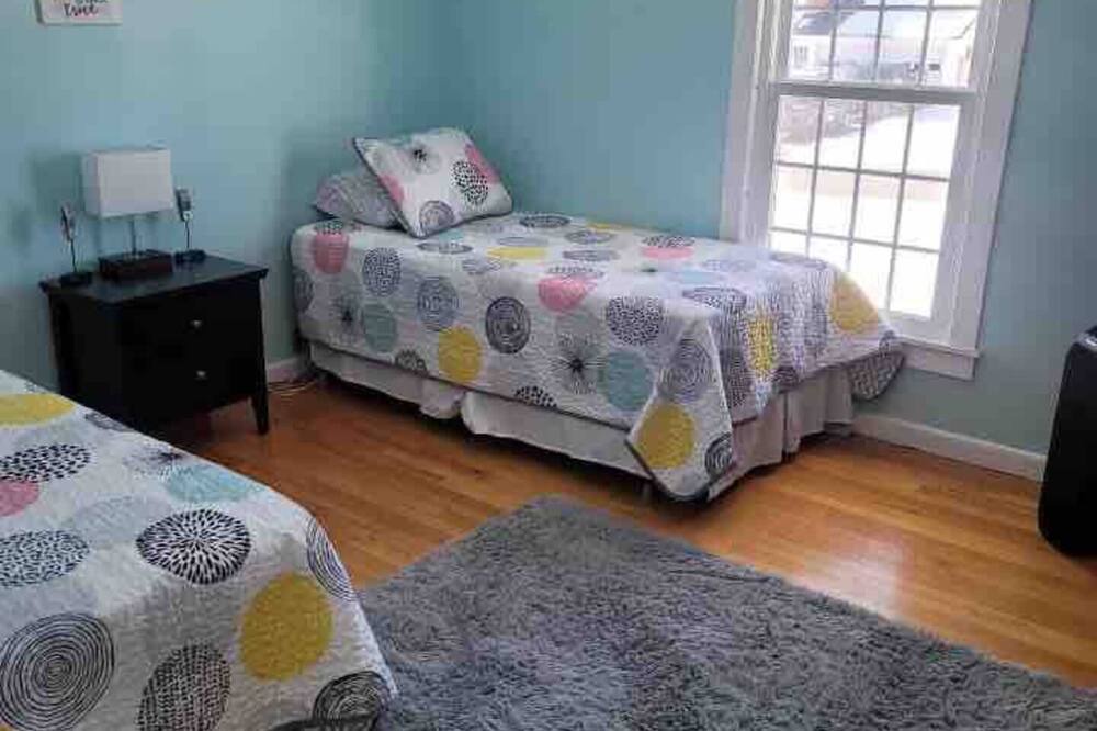 Photo of Bedroom in Lee