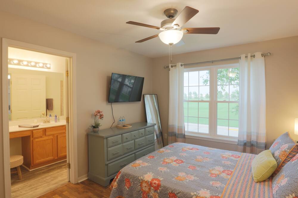 Photo of Bedroom in Genoa City