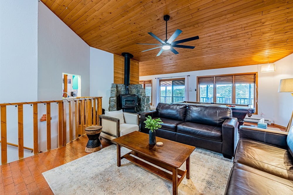 Photo of Livingroom in Cedar Crest