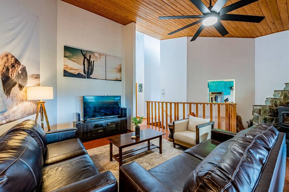 Photo of Livingroom in Cedar Crest