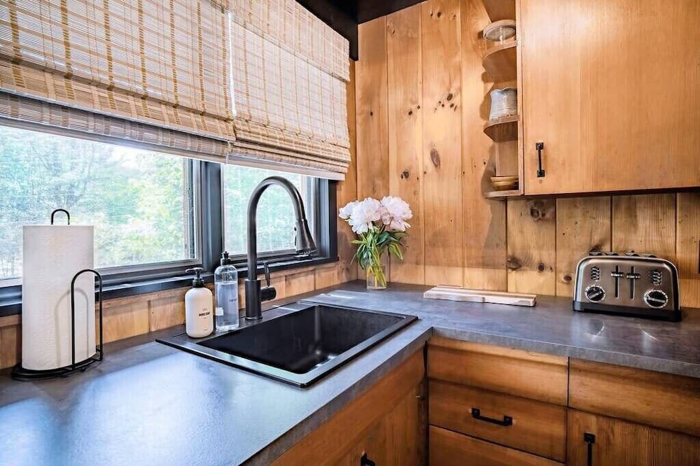 Photo of Kitchen in East Jamaica