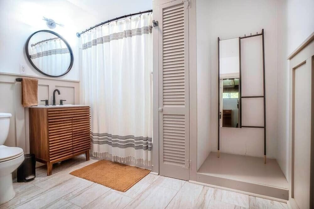 Photo of Bathroom in East Jamaica
