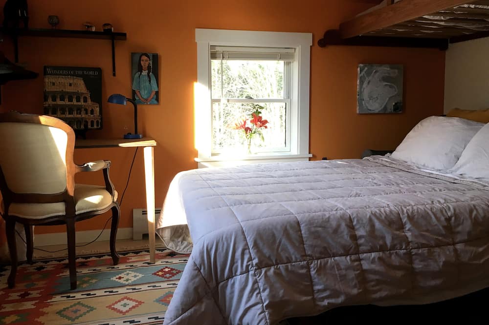 Photo of Bedroom in Shelburne