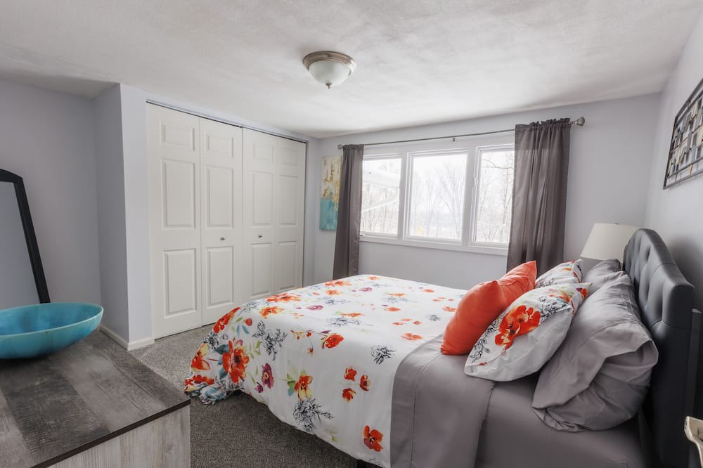 Photo of Bedroom in Corcoran