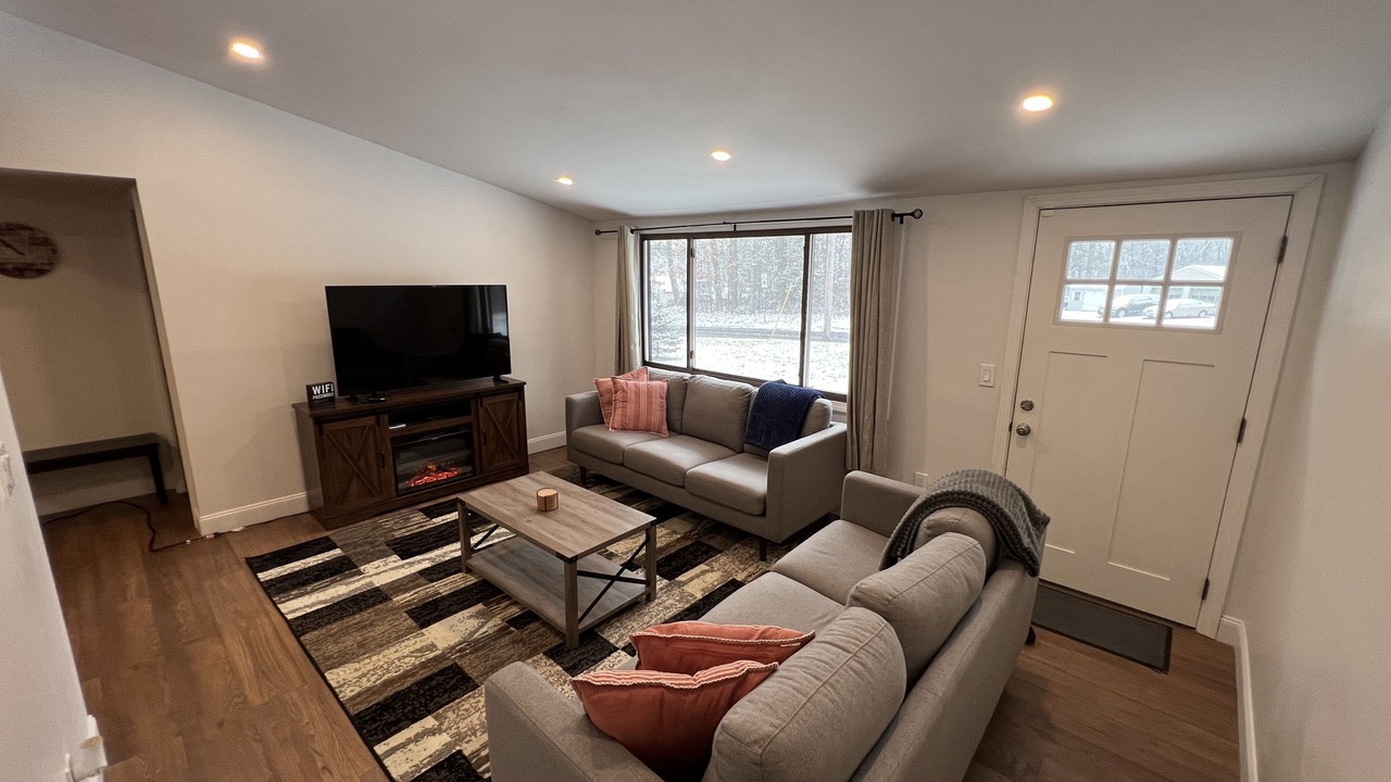 Photo of Livingroom in Hampshire County