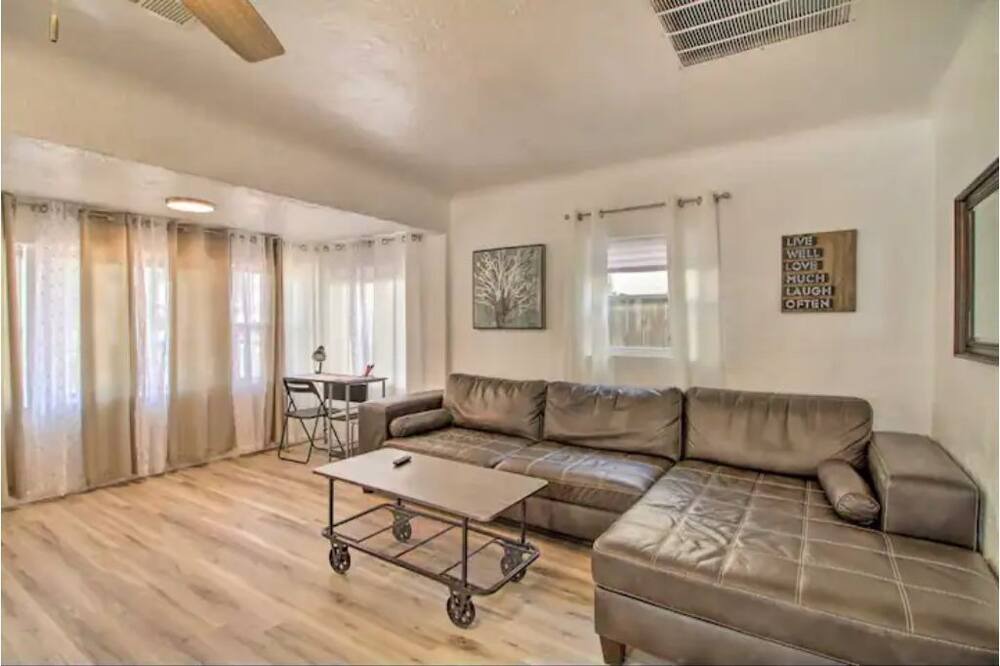 Photo of Livingroom in Raynolds Addition