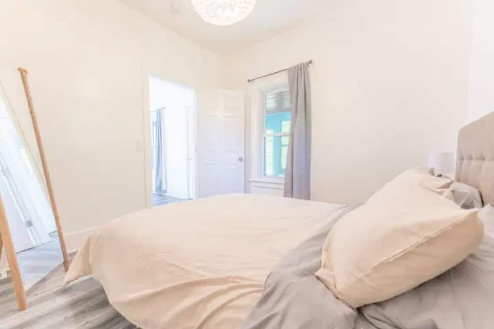 Photo of Bedroom in Champlin