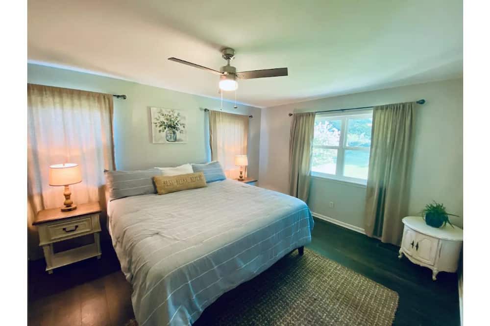 Photo of Bedroom in Pangburn